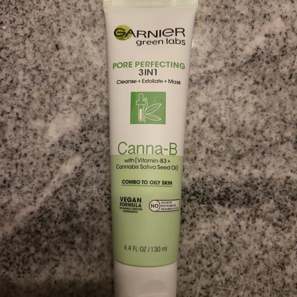 Garnier Green Labs Pore Perfecting 3 in 1 Cleanser, Exfoliate, Mask - Picture 1 of 3